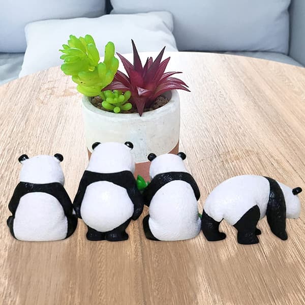 Sæt med 4 søde pandafigurer med miniaturelandskab