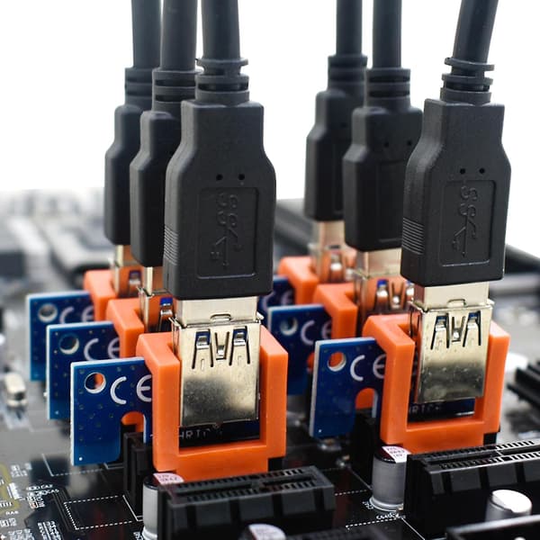 Pystysuora PCI-e-nousukortin pidike lukitus PCI-e-kaapelille