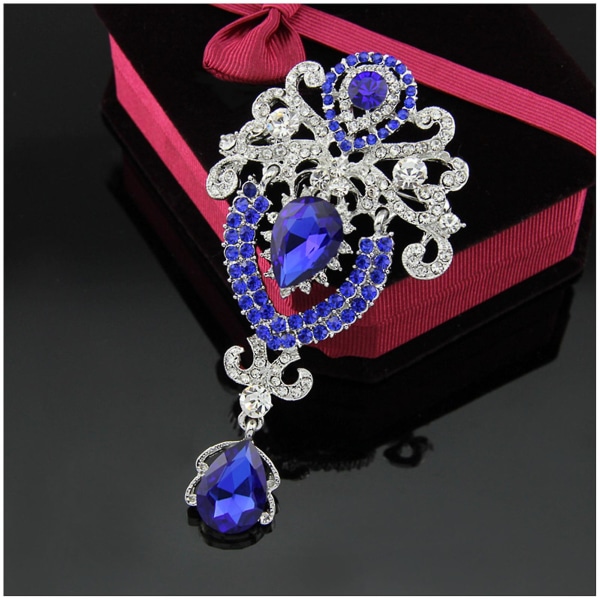 Kvinna glänsande broschnålar med kronform glittrande kristall för kappor Jackor tröjor kostym Sapphire