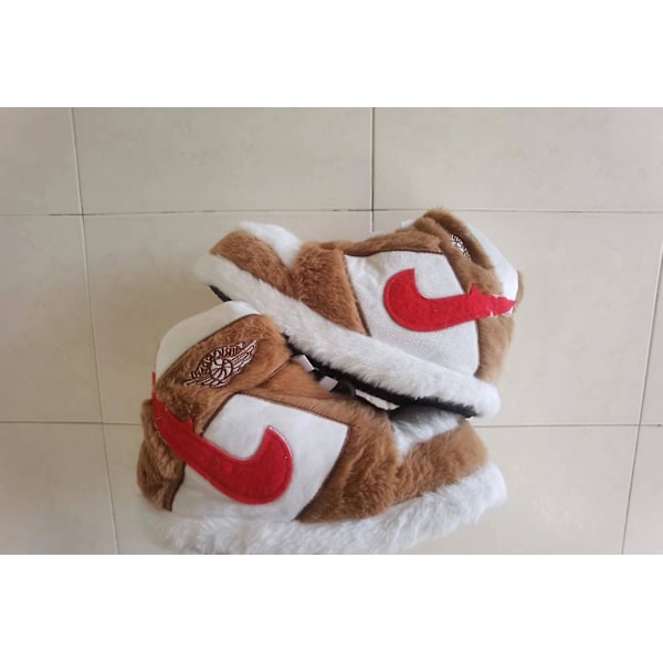 Plushtofflor som sneakers - Kreativt inslag, fluffiga, varma vintertofflor