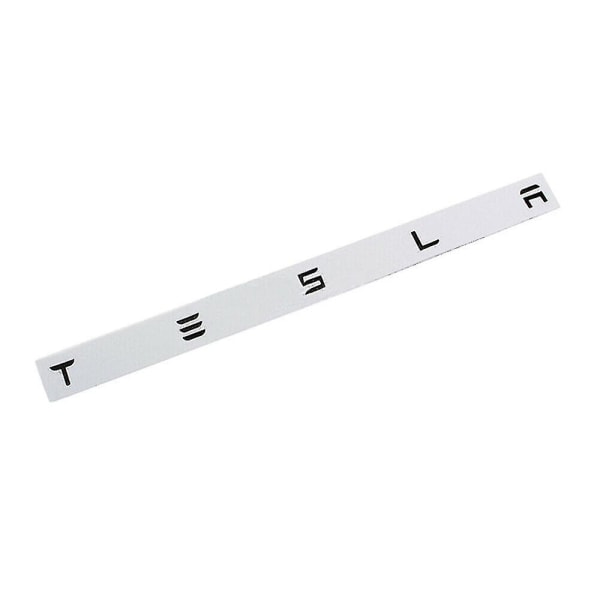 Kolmiulotteinen mattamusta Tesla-kirjaimilla varustettu tavaratilan merkki Tesla Mo:lle