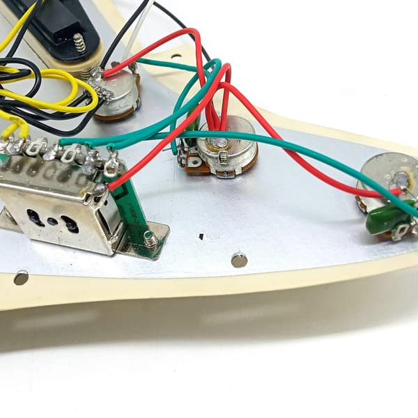 Elektrisk gitarr plektrumskydd pickups laddad förtrådad skrap platta montering Sss gul