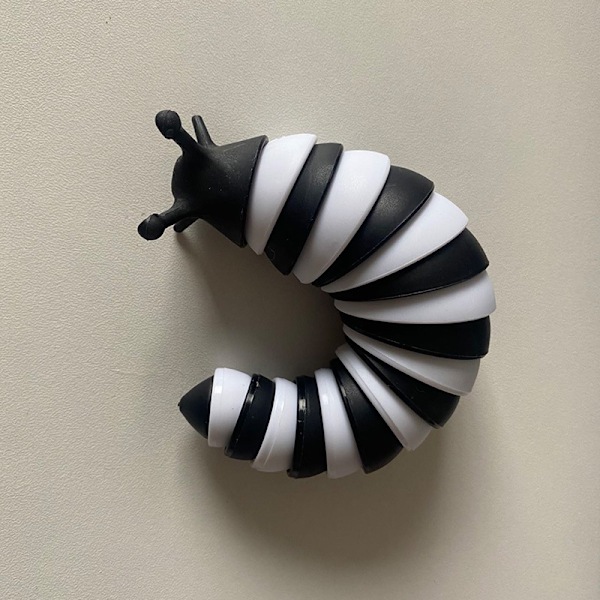 Fidget Slug, 3D Sensorisk Slug Fidget Leksak, Rolig Krypande Slug Fidget Leksak, Black and white 14CM