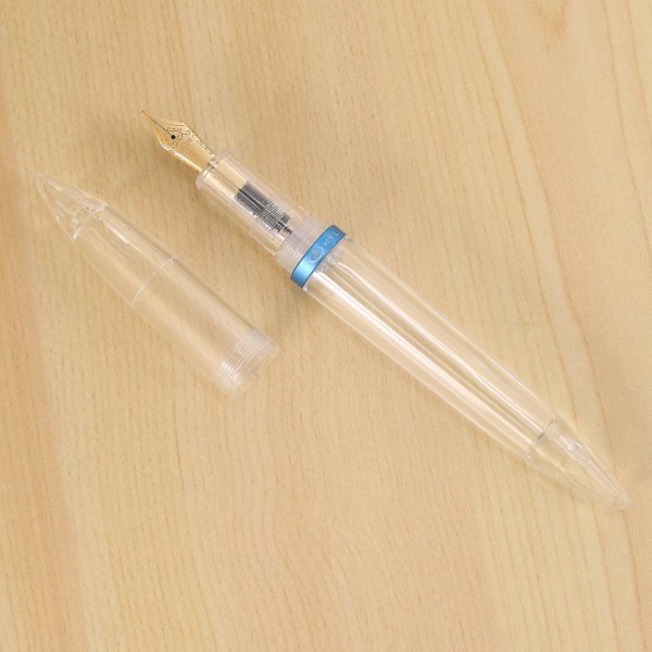 0,5 mm:n kärjellä varustettu täytekynä, jossa on pipetti, korkea läpinäkyvät kynät St