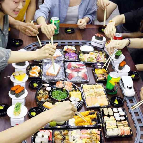 Sushi-juna pyörivä sushi-lelurata kuljetinhihna pyörivä pöytä Kid