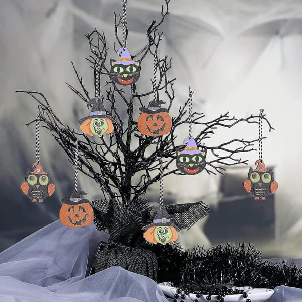 24 stk. dekorative Halloween-træpynt - græskar, kat, heks, ugle