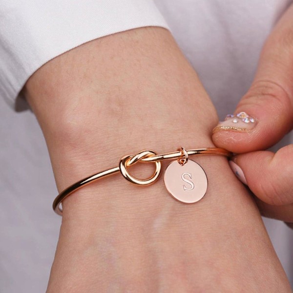 Charm Armbånd Til Kvinder - Initial Armbånd Med Åben Knude Manchet Design