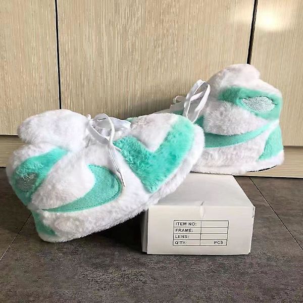 Plushtofflor som sneakers - Kreativt inslag, fluffiga, varma vintertofflor