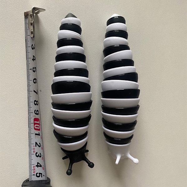 Fidget Slug, 3D Sensorisk Slug Fidget Leksak, Rolig Krypande Slug Fidget Leksak, Black and white 14CM