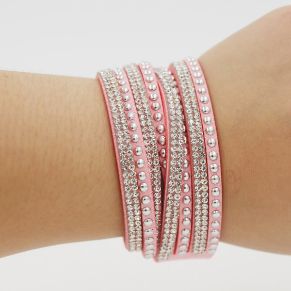 Lappet armbånd i lær med glitrende krystaller og trykknapper (pin