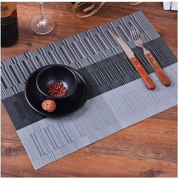 4 kpl liukumattomat PVC-paikka-alustat Pestävä paikka-alusta (45x30cm) Paikka-alustat keittiöön, olohuoneeseen, puutarhaan tai ruokasaliin (Musta-harmaa)