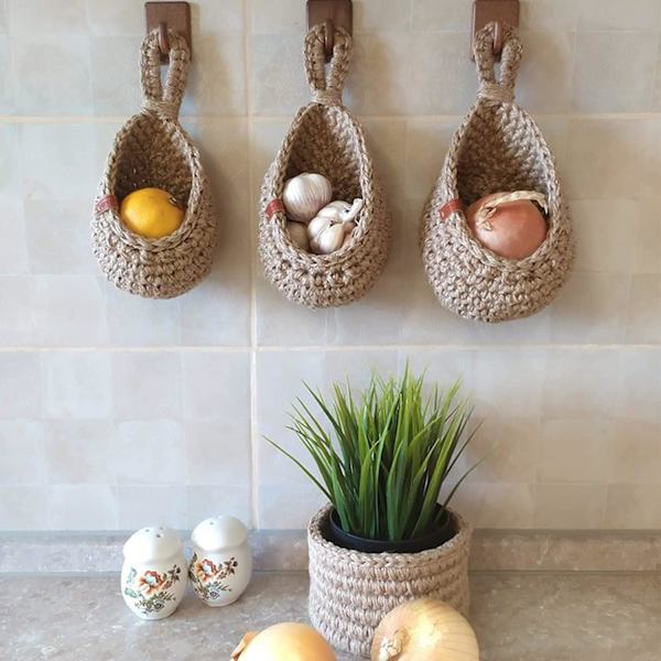 Veggkurv i jute, håndvevd, dråpeformet, til oppheng på vegg (21*21*28 cm)