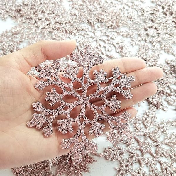 36 stk hvite snøfnugg ornamenter i plast med glitter for vinter og juletrepynt i forskjellige størrelser (r