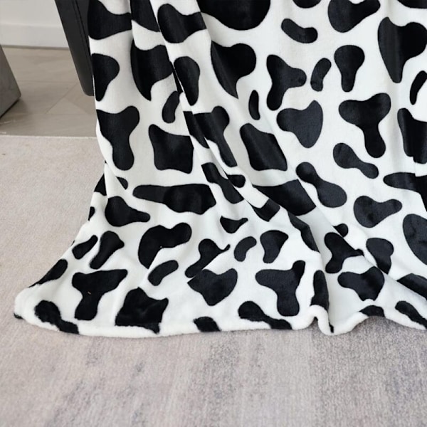 Fleecedækken i ko-flonel (140 x 160 cm) - Sort og hvidt blødt dækken til sofa, sofa - let og behageligt kohudedækken til alle årstider