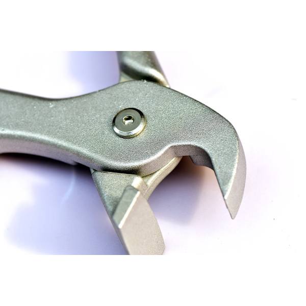 Tenger for varme retter, grillmat, supperter, støpejernspanner for camping og baking.
