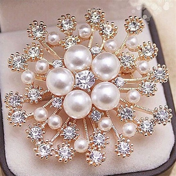 Shiny Imitation Pearl Crystal Snowflake Design Broche Fashion Cha
