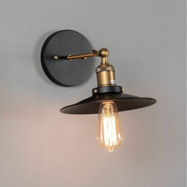 Vintage sort og bronze væglampe