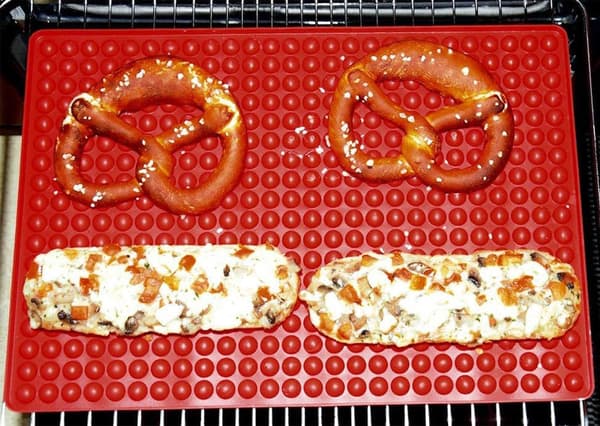 Silikonbakematte - 1 cm - Silikonhalvkule med celler - 468 Hundekjeks og godbitform, Bakepapir - Pralinform, 40 x 29 cm, Grå