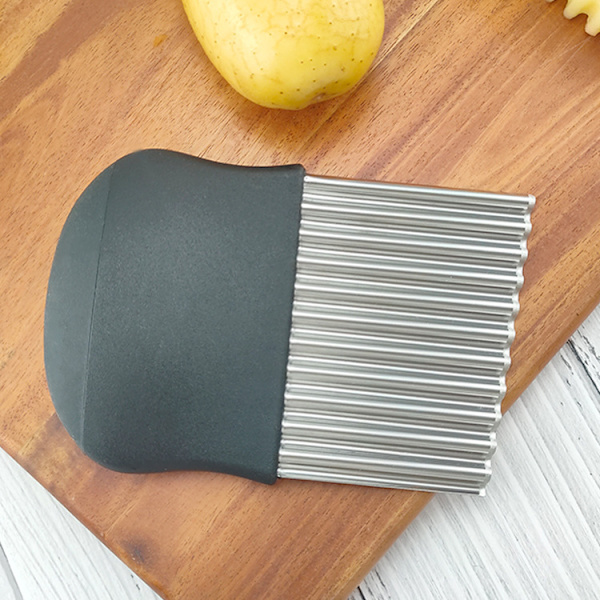 Køkkenredskab med bølget klinge i rustfrit stål til skæring af pommes frites og grøntsager (sort) 14*9,5 cm