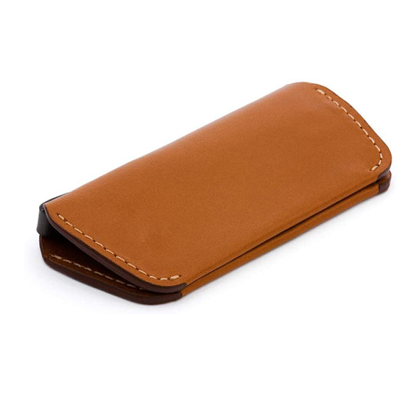 Nyckelskydd, andra upplagan (nyckelorganisatör i tunt läder, minimalistisk bifold-design med magnetlås, rymmer 2-4 nycklar) - Karamell