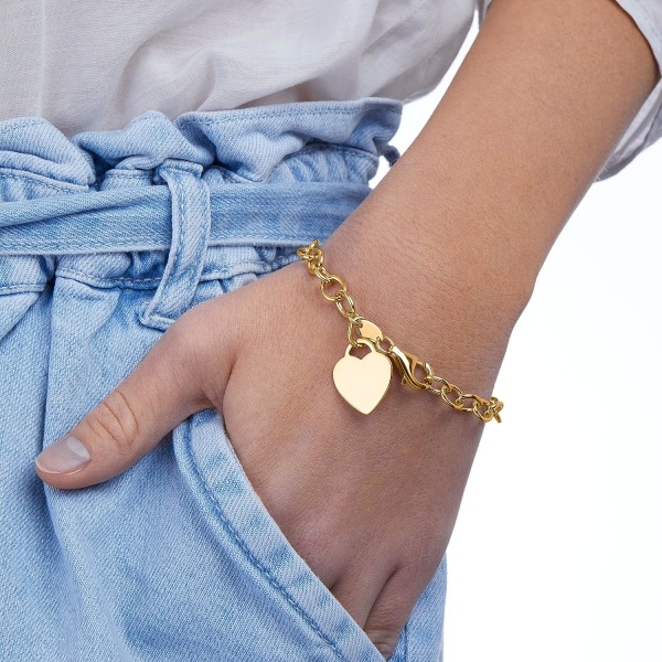 Bracelet in the shape of the heart of the