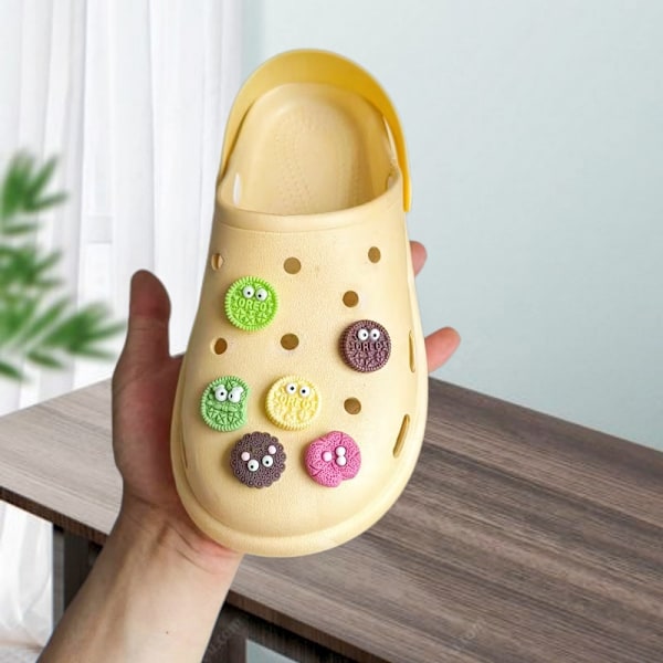 12 st 3D-träskor Sandaler Prydnader (Cartoon Cookies), Skosmycken, Söta Skoprydnader för Träskor Skor Sandaler Armband DIY