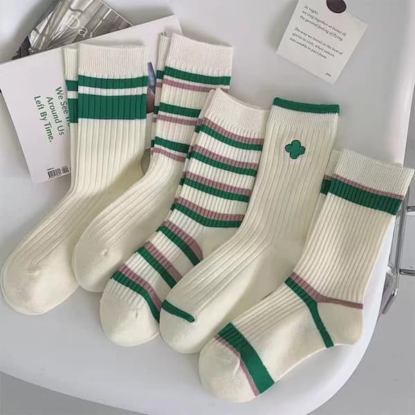 Dames hvide sokker, efterår og vinter retro stribede broderede bogstaver strømper, dame fleece sokker, 5 par
