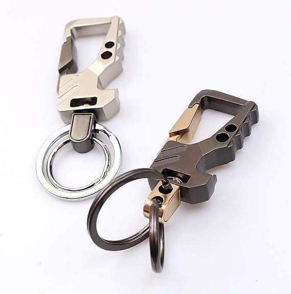 2 auton avaimenperää pullonavaajalla - 2 metallirengasta