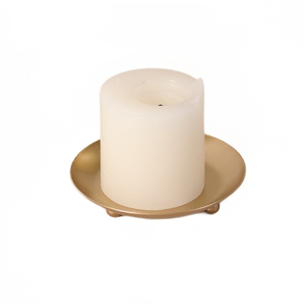 Kultainen kynttilänjalka tuoksuva kynttilänjalka koristeena kynttilätarjottimelle