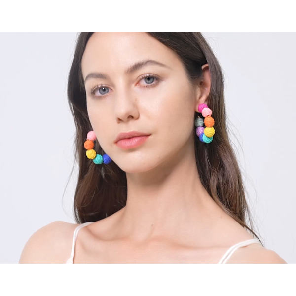 Rottinkiset korvakorut - Kesäinen boho - Raffia-pallovannekoru -väri