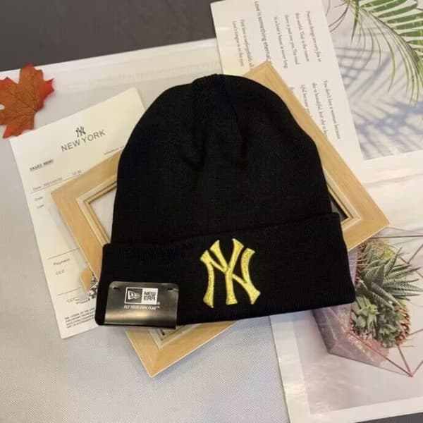 Herrtrendig varumärkesmust-have varm vintermössa - svart unisex samma stil par varm