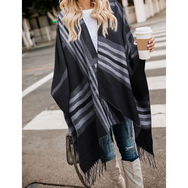 Damekapper, efterårstøj i Cape Style, Åben Boho Buffalo Wool Cardigan foran, Oversized plaid Cape-trøje med frynser, sort - striber