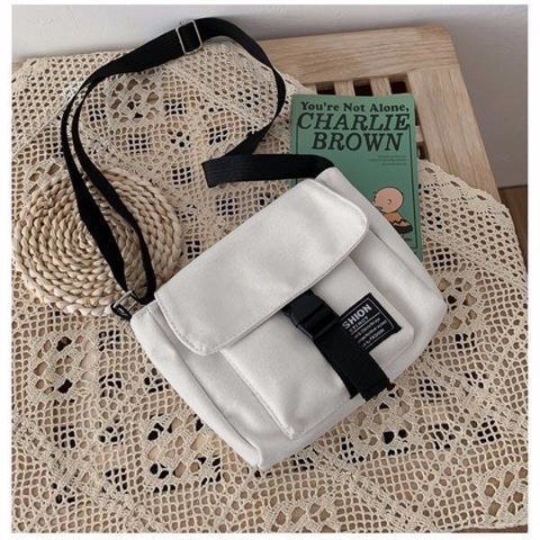 Enkel axelväska, messengerbag, vit