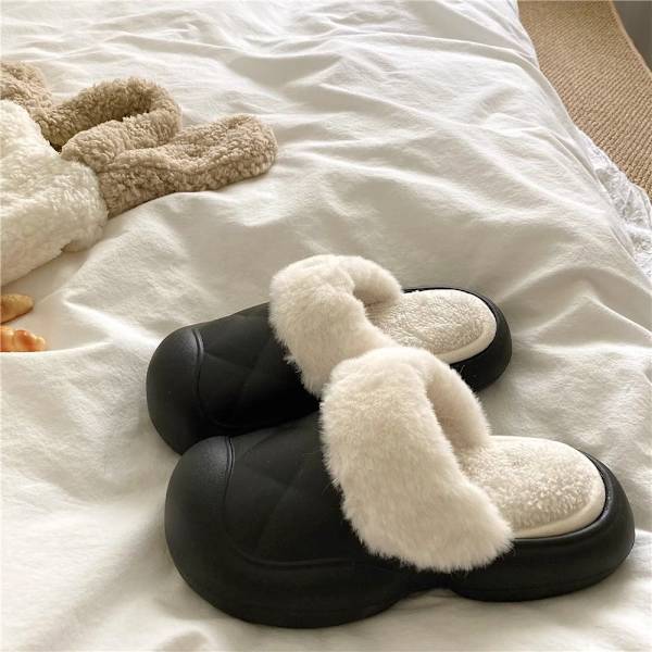 Varma tofflor för kvinnor, bekväma minnesskumtofflor i nude, fluffiga, halkfria, bekväma plyschtofflor för inomhus- och utomhusbruk, 24 cm