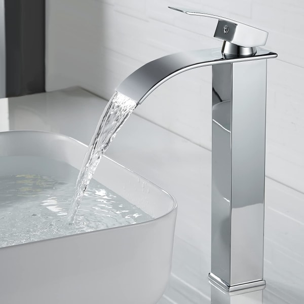 Moderne høy foss servantkran, elegant design baderomskran, høy enkeltgreps messing servantbatteri, varmt og kaldt vann tilgjengelig, krom W