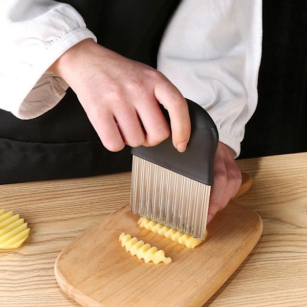Køkkenredskab med bølget klinge i rustfrit stål til skæring af pommes frites og grøntsager (sort) 14*9,5 cm