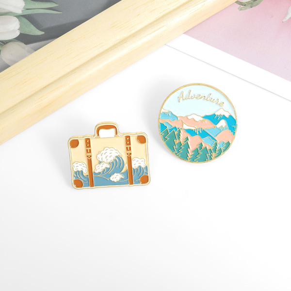 2 x emaljepinner (fjell og bølger) Merke brosje Pins Metall Merke Pins Motetilbehør Kvinner Ungdom Passer Klær Veske Jakke DIY Håndverk