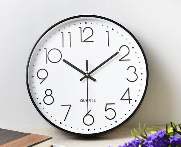 Rund väggklocka, 30 cm, Liten väggklocka, Klassisk design, Batteridriven, Svart