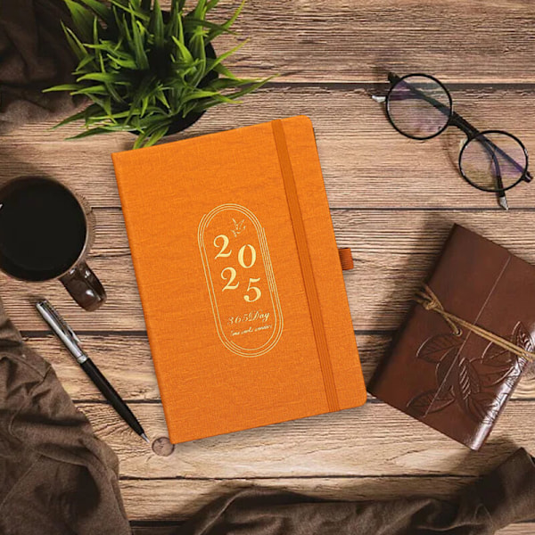 Agenda 2025, elastisk strikk, januar-desember 2025 agenda, 12 månedlige agendaer, skolesesong, barneskole, høyskole/videregående skole, akademisk skoleagenda