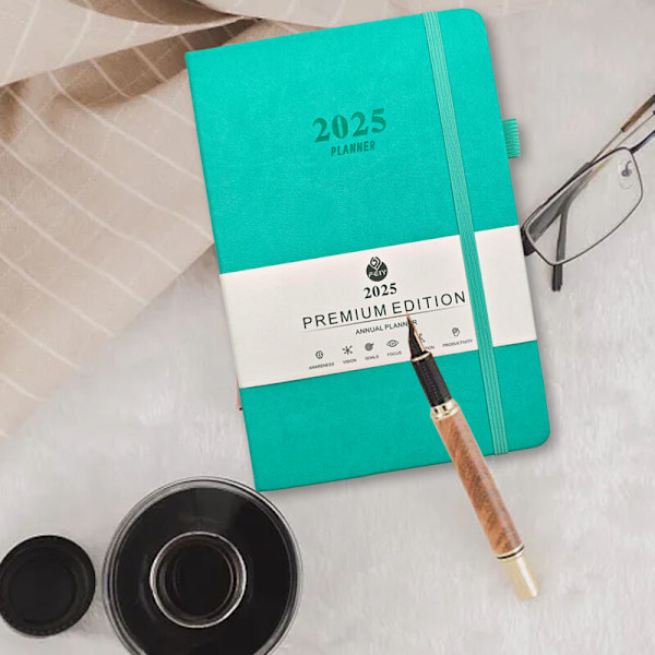 Kalender 2025 - Daglig kalender, ugentlig og månedlig med stift omslag, daglig tidsplan, månedlige faner, tykt papir 100 g/m², læderomslag