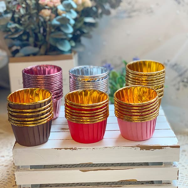 50 stk cupcakeforme til bryllupper, fødselsdage, feriefester (tilfældige farver)