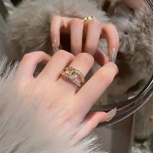 Dobbelt C spænde damering kobber platinbelagt zircon smykker ring (2 stk.)
