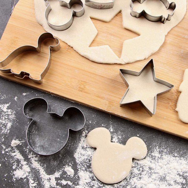 Sett med 6 Mickey Mouse-hode, Mickey Mouse-ansikt, Minnie Mouse, enhjørning, dinosaur, hjerte og stjerne kakeform, sand