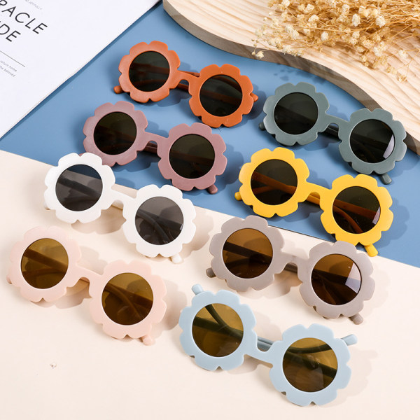 8 par barnsolglasögon (solrosor, olika färger) L