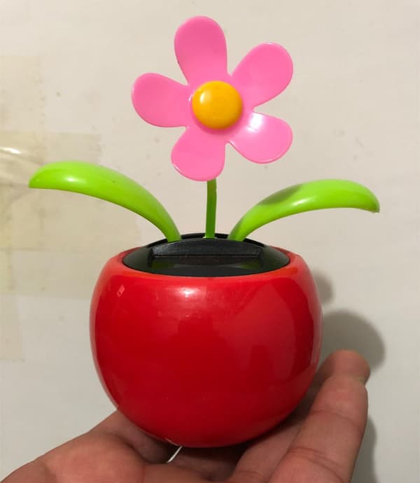 Rød bilpynt, solcelledanser bil, blomsterdekoration figur, bilpynt, Plata solenergi bilpynt