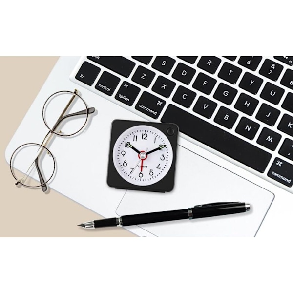 Klassisk analog väckarklocka med snooze- och ljusfunktion, mini väckarklocka, kompakt storlek, vakna utan tick-tack, tyst kvartsrörelse, cresce