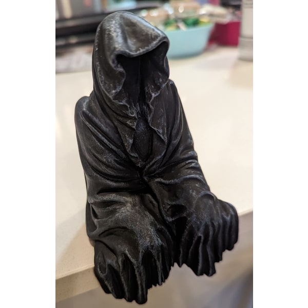 Siddende statue gotisk skræmmende kunstindretning, sort horror-kåbe Halloween-harpiks Death Reaper Thinker-skulptur, bord og skrivebord