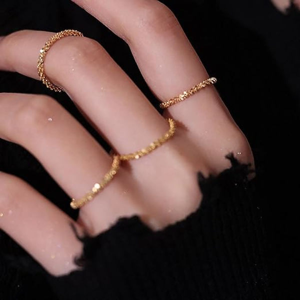 Set med 2 glänsande guldringar (storlek 7+8) Enkelt stil mångsidig dekoration Små pekfinger ringar Kostymsmycken för kvinnor