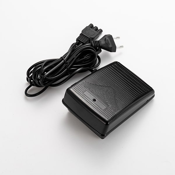 1 kpl jalkakäyttöpoljin, 200-240V raskas elektroninen jalkakäyttö 3-haaraisella virtajohdolla, yhteensopiva