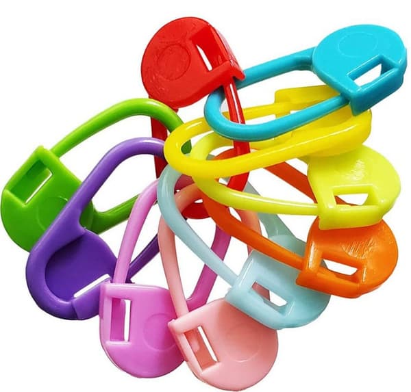 100 stk. Interlocking Pin Markers til Strik, Hækling og Syning - Assorterede Farver